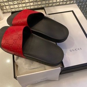 Gucci Women’s Red Slides